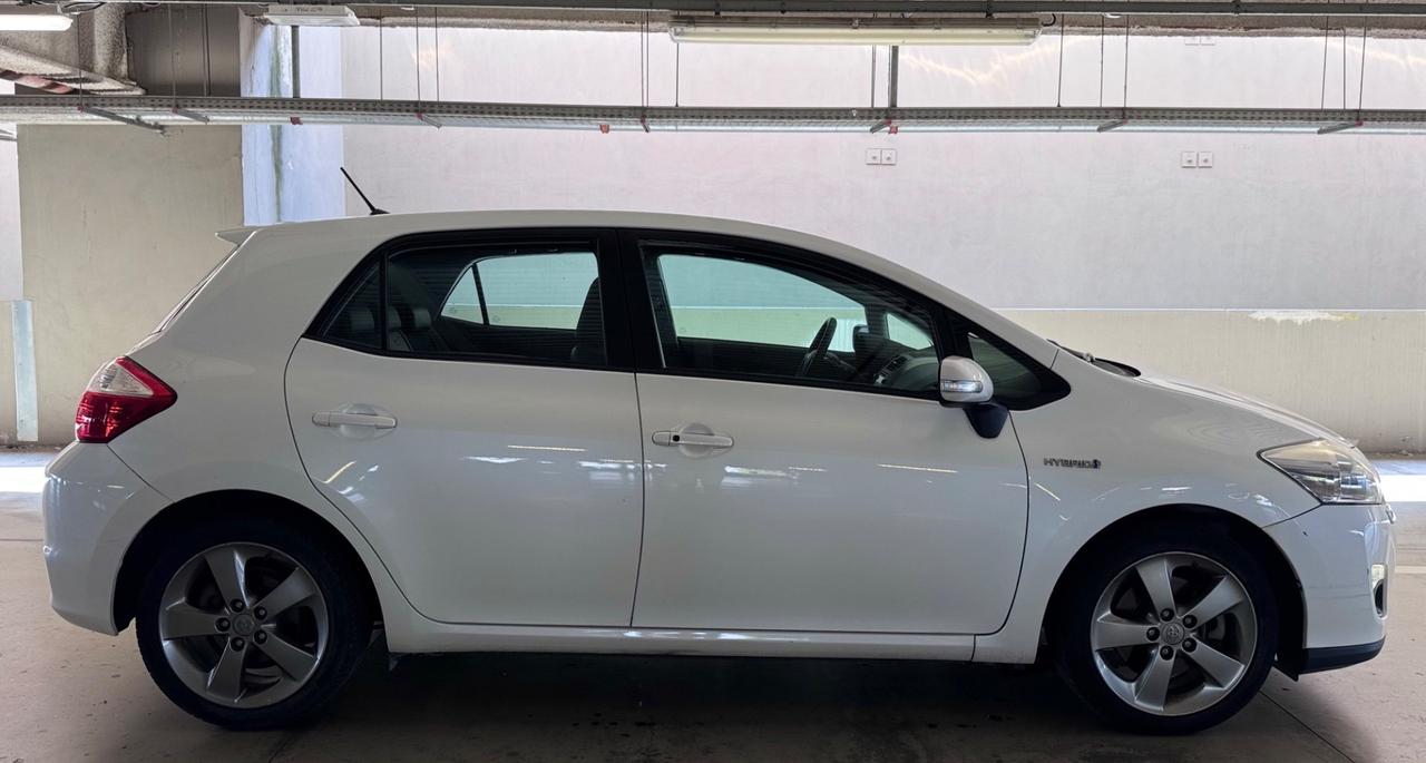 TOYOTA AURIS 1.8 HSD HYBRID STYLE
