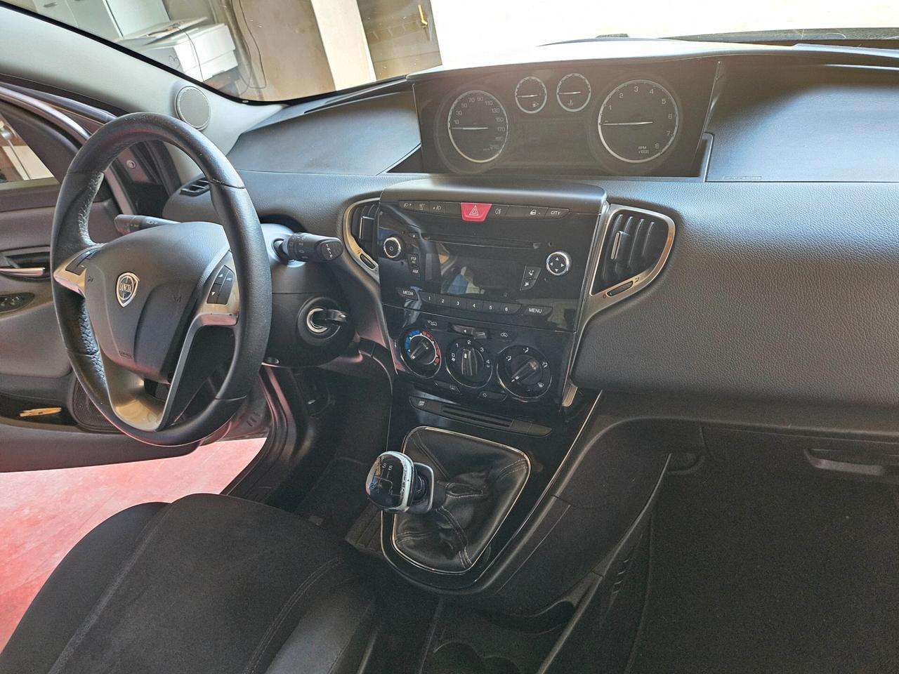 Lancia Ypsilon 1.2 69 CV 5 porte Gold