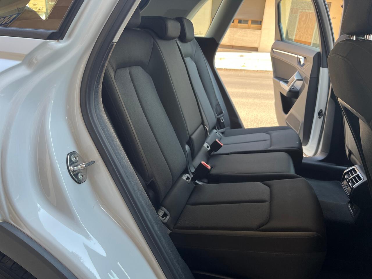 Audi Q3 40 TDI quattro S tronic Business