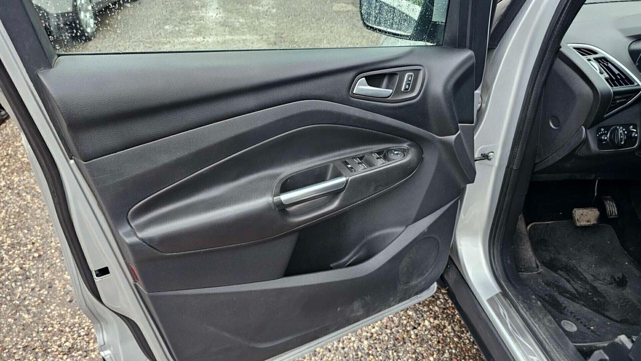 Ford Kuga 2.0 TDCI 140 CV 4WD Titanium