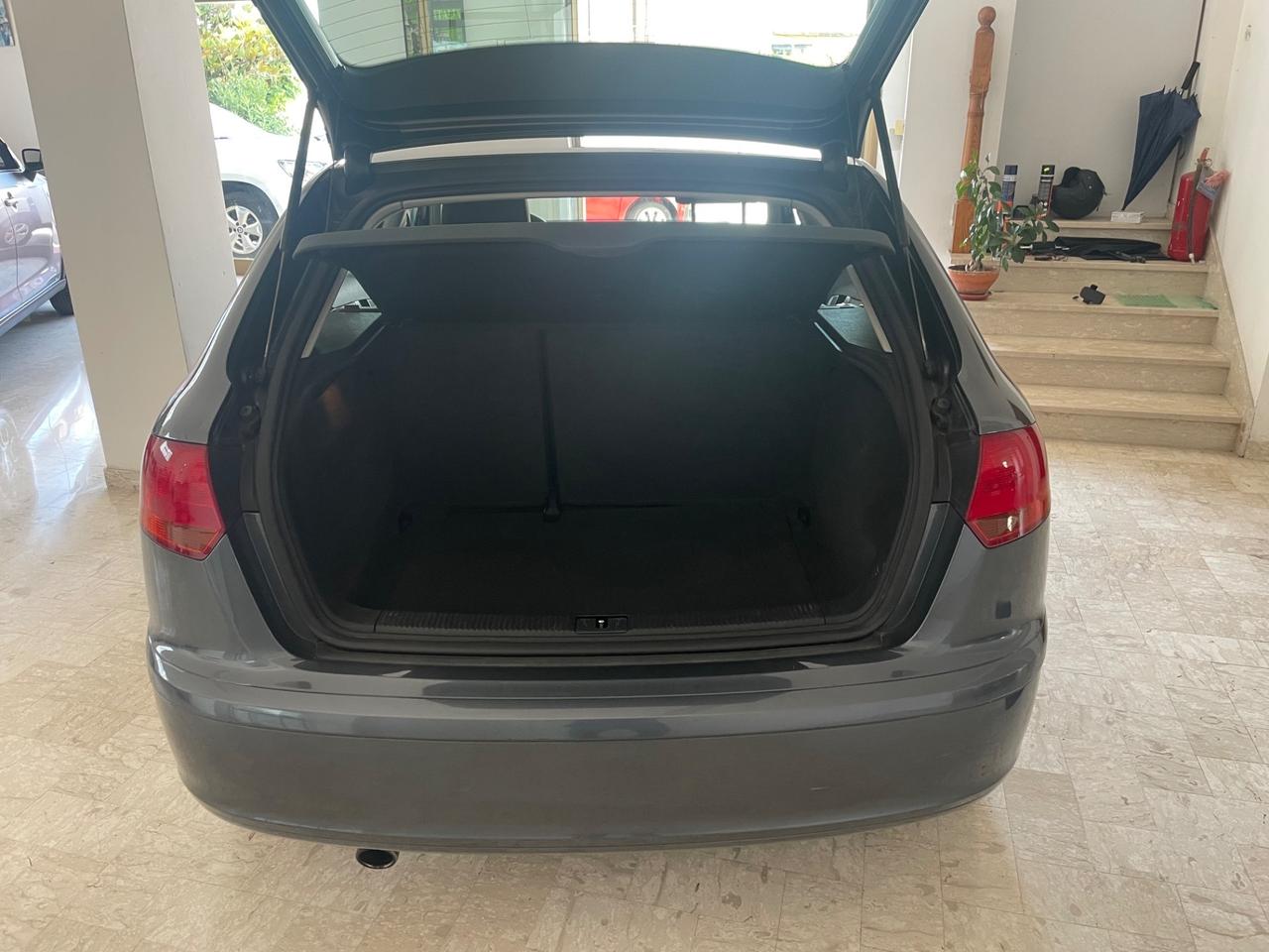 AUDI A3 SPB 1.6 FSI ATTRACTION "MANIACALE"
