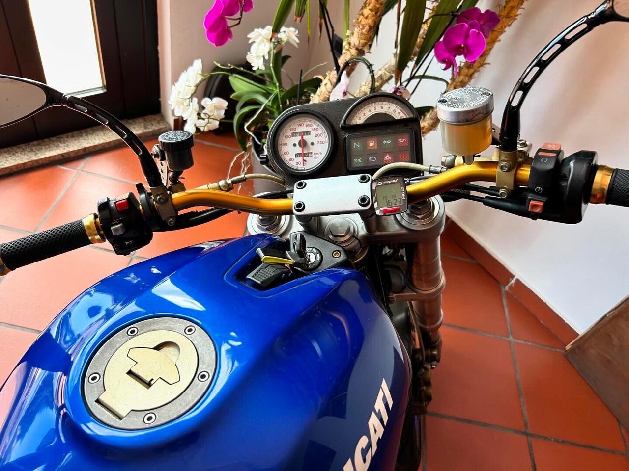Ducati monster 900