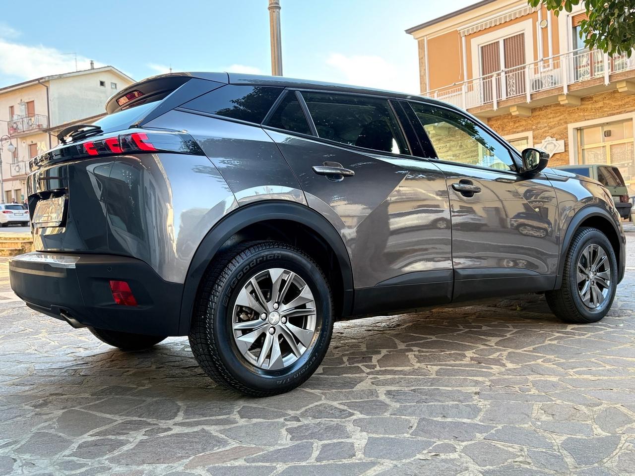 Peugeot 2008 BlueHDi 110 Active FULL LED/NAV/CAM
