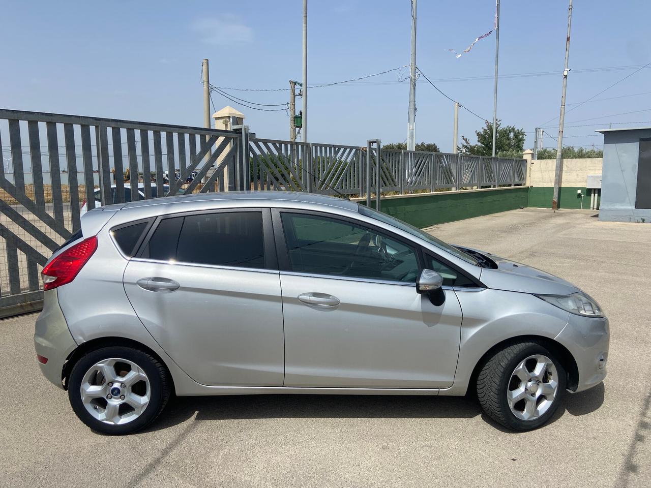 Ford Fiesta 1.4 TDCi 68CV 5 porte Titanium