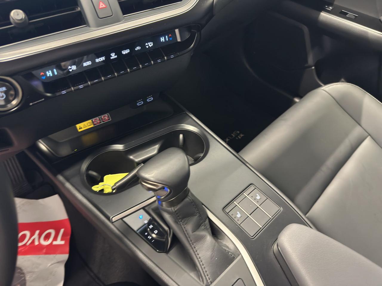 Lexus UX 250h 2.0 Design 2wd cvt