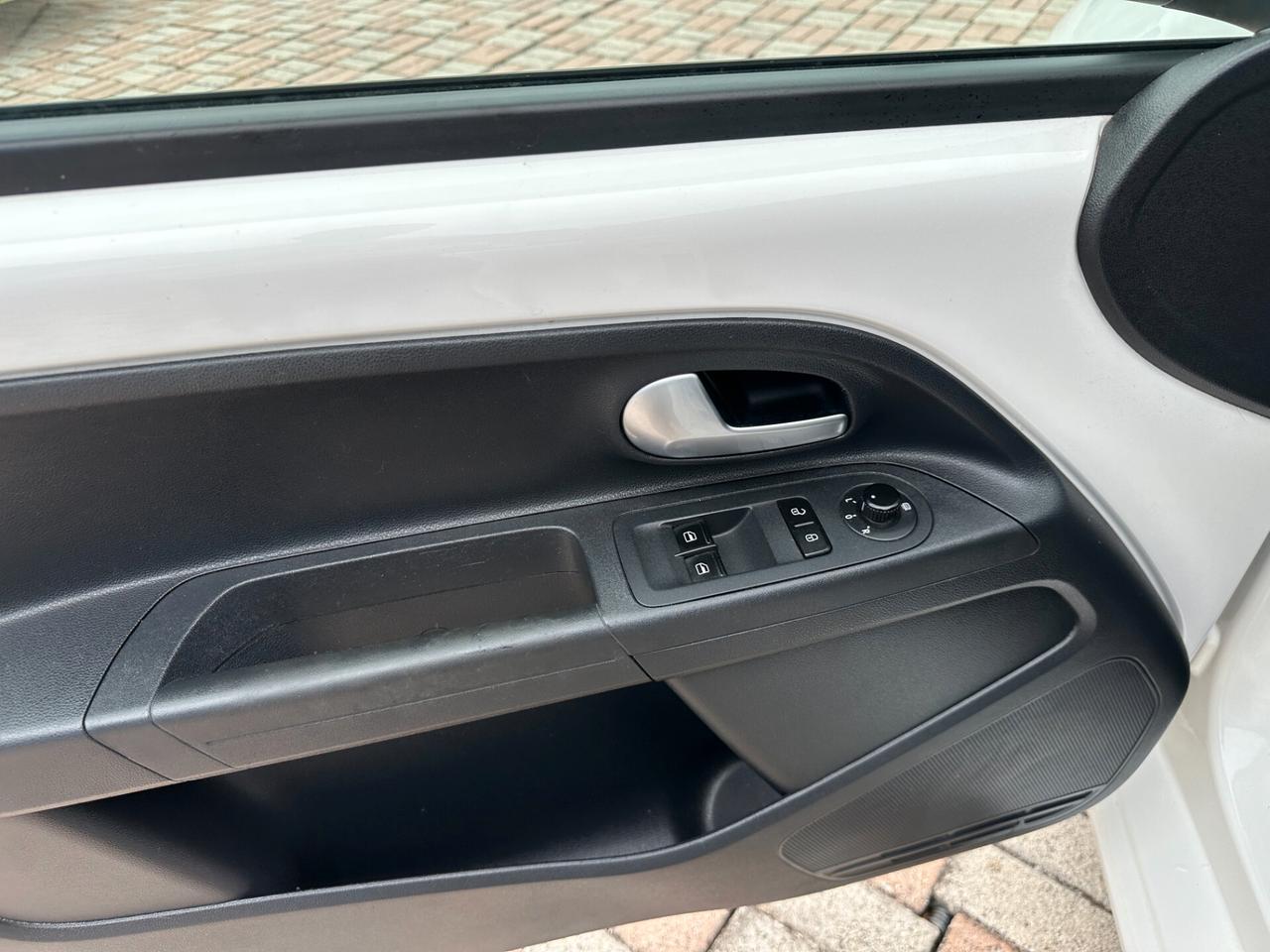 Seat Mii 1.0 68 CV 5 porte by Cosmopolitan Ecofuel