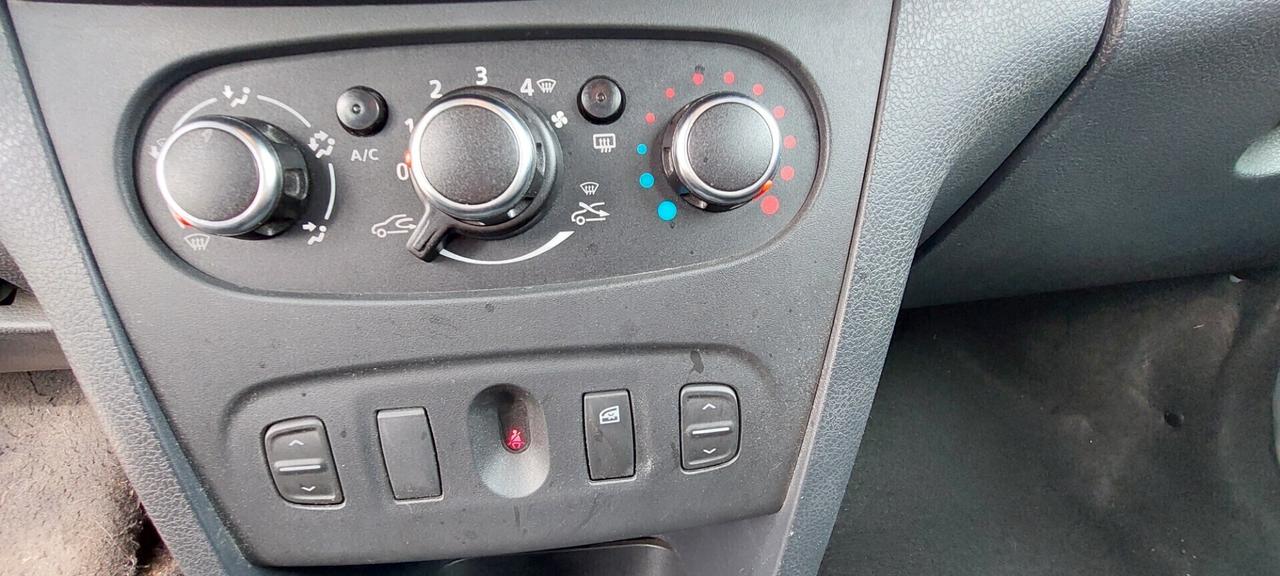 DACIA SANDERO 1,0 GPL DI SERIE CASA MADRE 100 CV TELEFONO X NEOPATENTATI IMPECCABILE