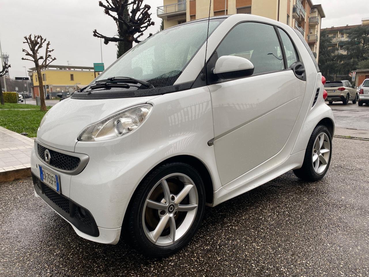 Smart ForTwo 1000 52 kW MHD coupé passion