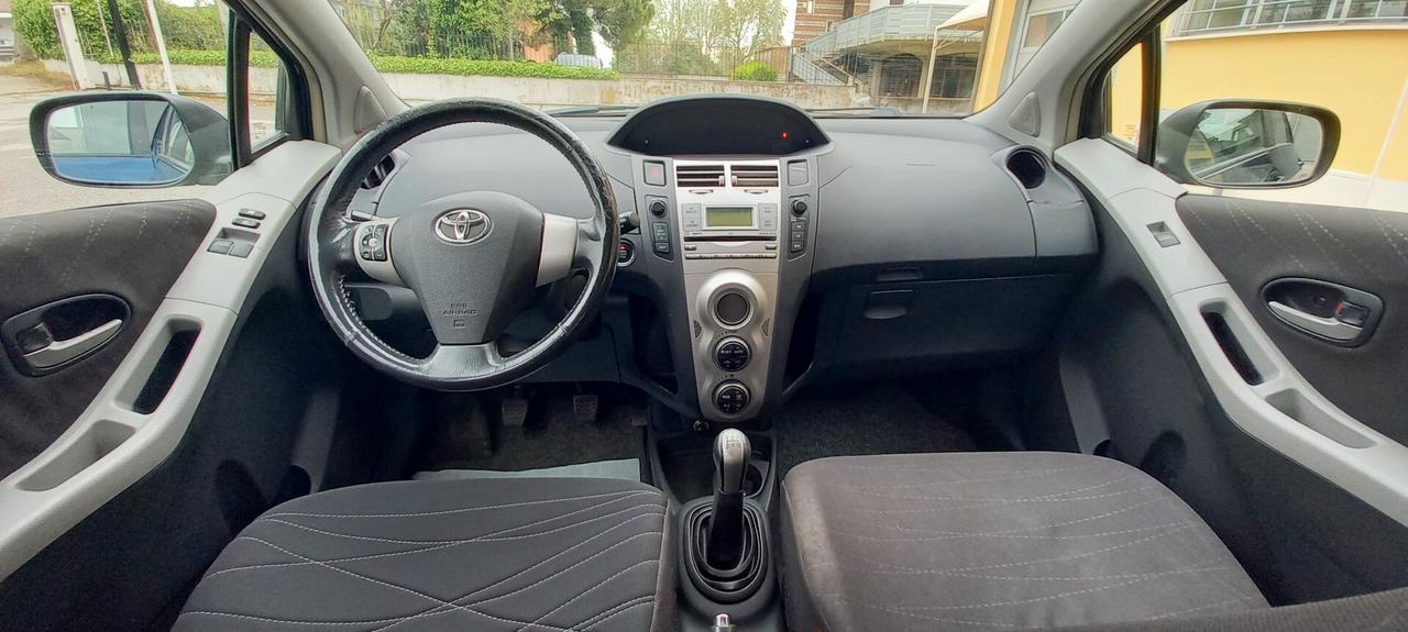 Toyota Yaris cc. 1.000 Benzina 5 Porte 5 Posti Utilizzabile Anche per i Neopatentati.
