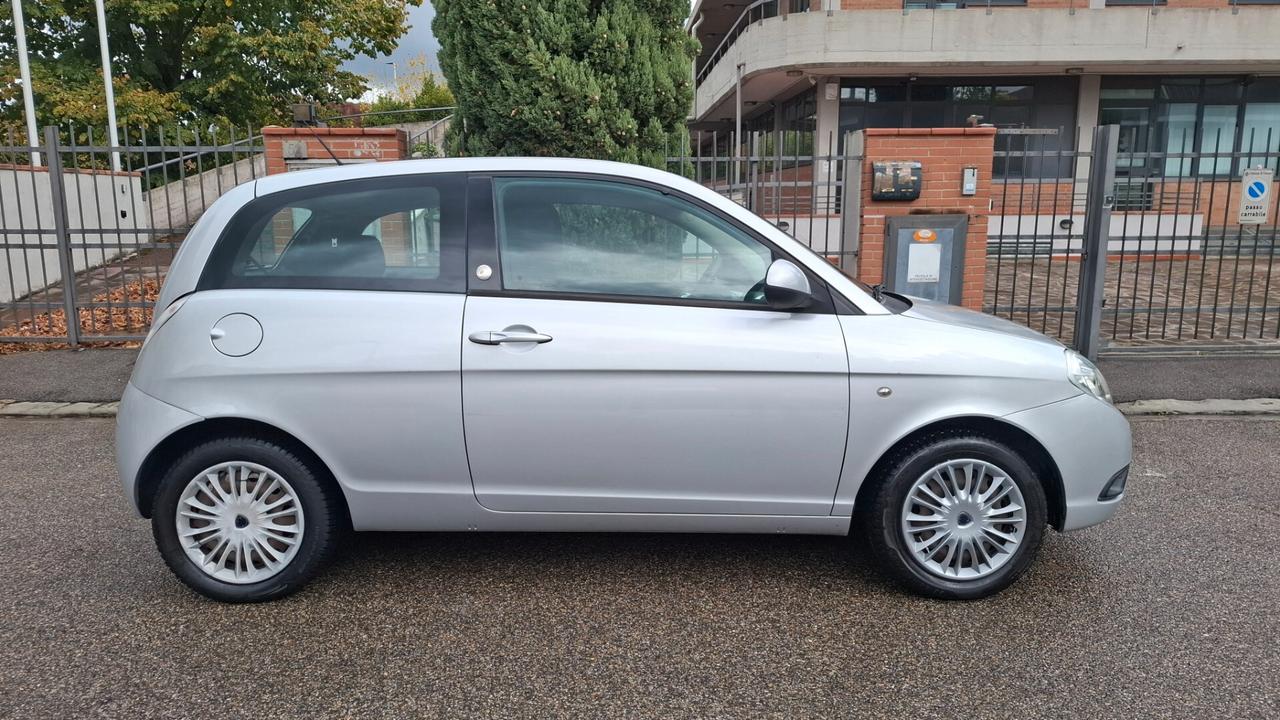 Lancia Ypsilon 1.4 Argento Ecochic GPL