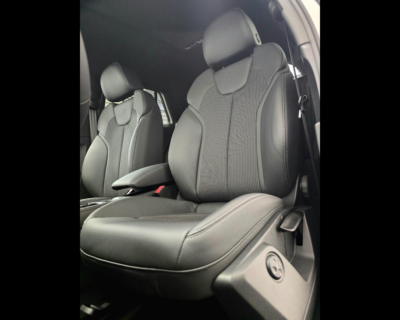 AUDI Q2 35 TFSI S-TRONIC IDENTITY BLACK