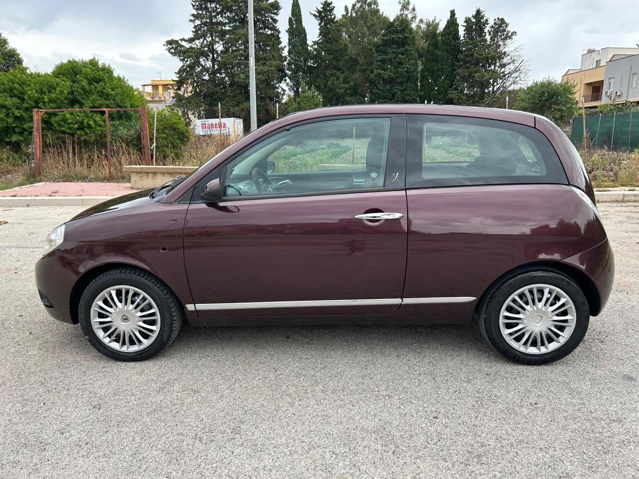 Lancia Ypsilon 1.3 MJT 90 CV Platino