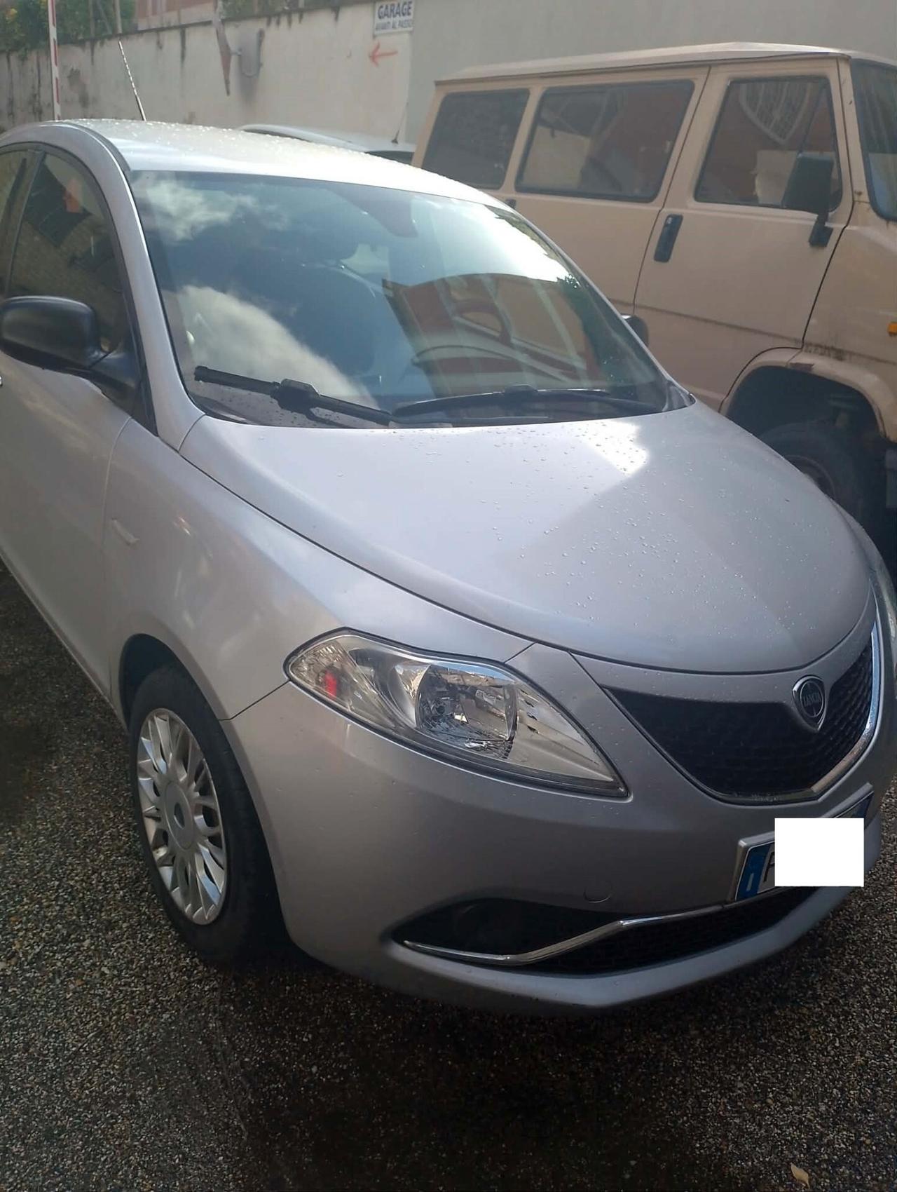 Lancia Ypsilon 1.2 69 CV 5 porte Silver