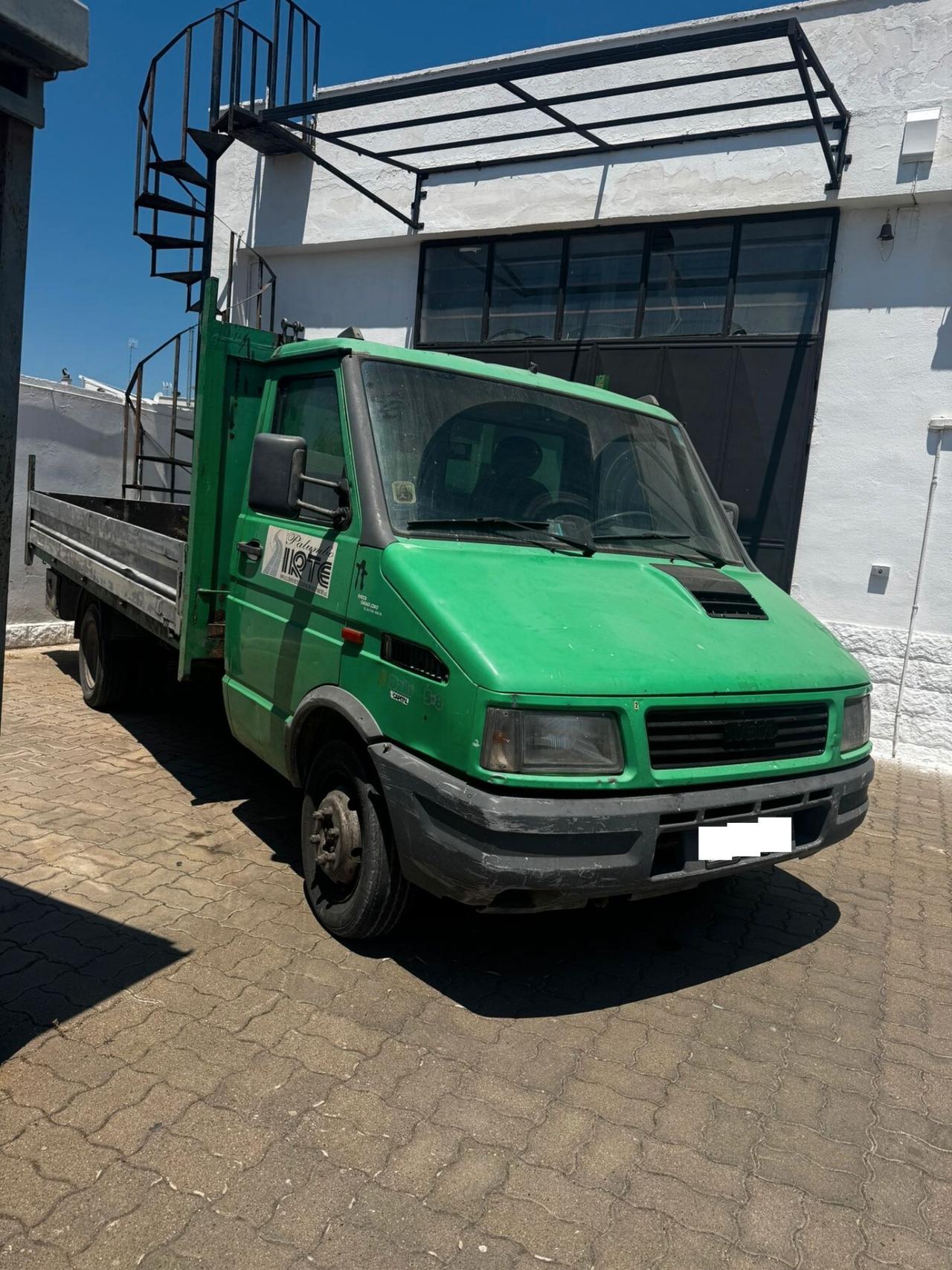 Iveco Daily 30.8 2.5 Diesel CASSONATO