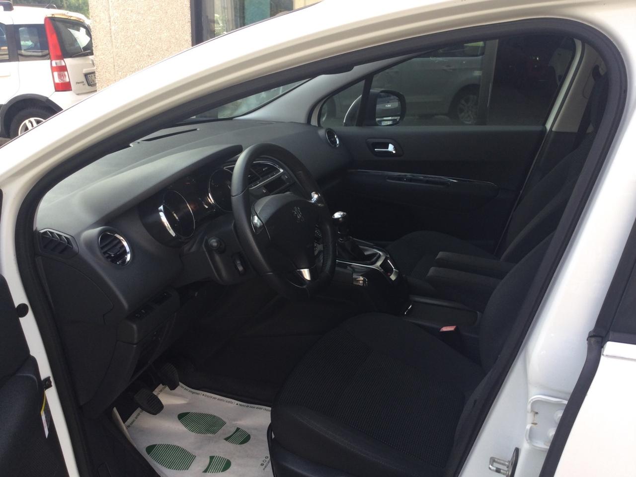 Peugeot 5008 1.6 HDi 115CV Allure