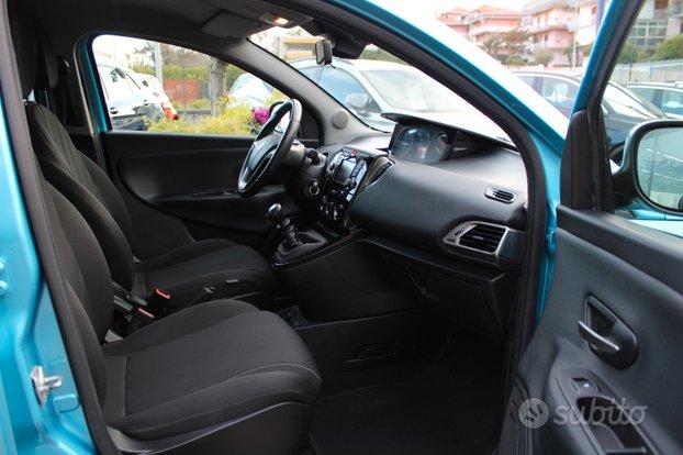 Lancia Ypsilon 1.0 69cv firefly hybrid gold