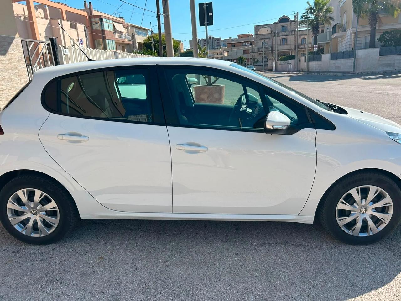 Peugeot 208 1.4 HDi 68 CV 5 porte Active