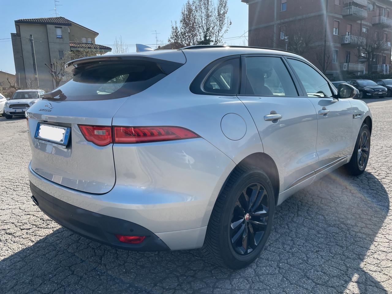 Jaguar F-Pace 2.0 D 180 CV AWD aut. R-Sport TETTO APRIBILE