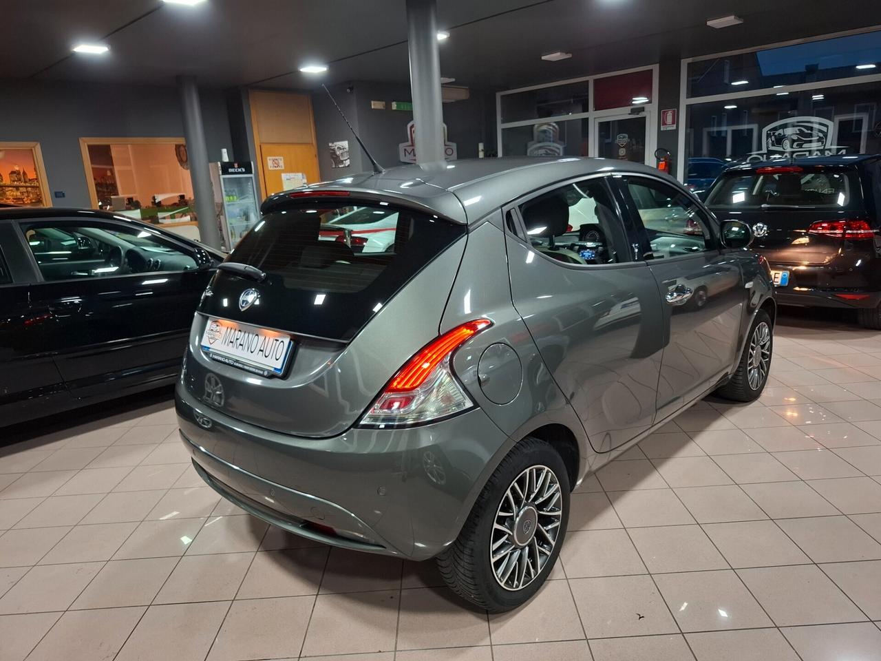 Lancia Ypsilon 1.2 benzina Silver Neopatentato