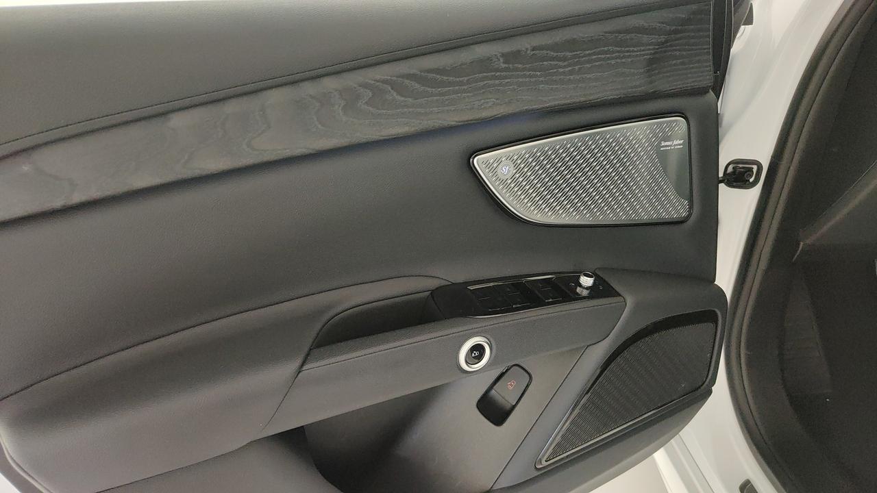 MASERATI Grecale GT Hybrid 300 My23 Nerissimo Package