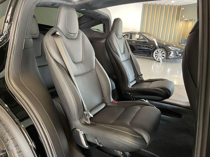 Tesla Model X Plaid 6 Posti