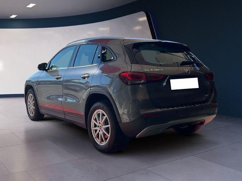 Mercedes-Benz GLA 180 d Automatic Business Extra