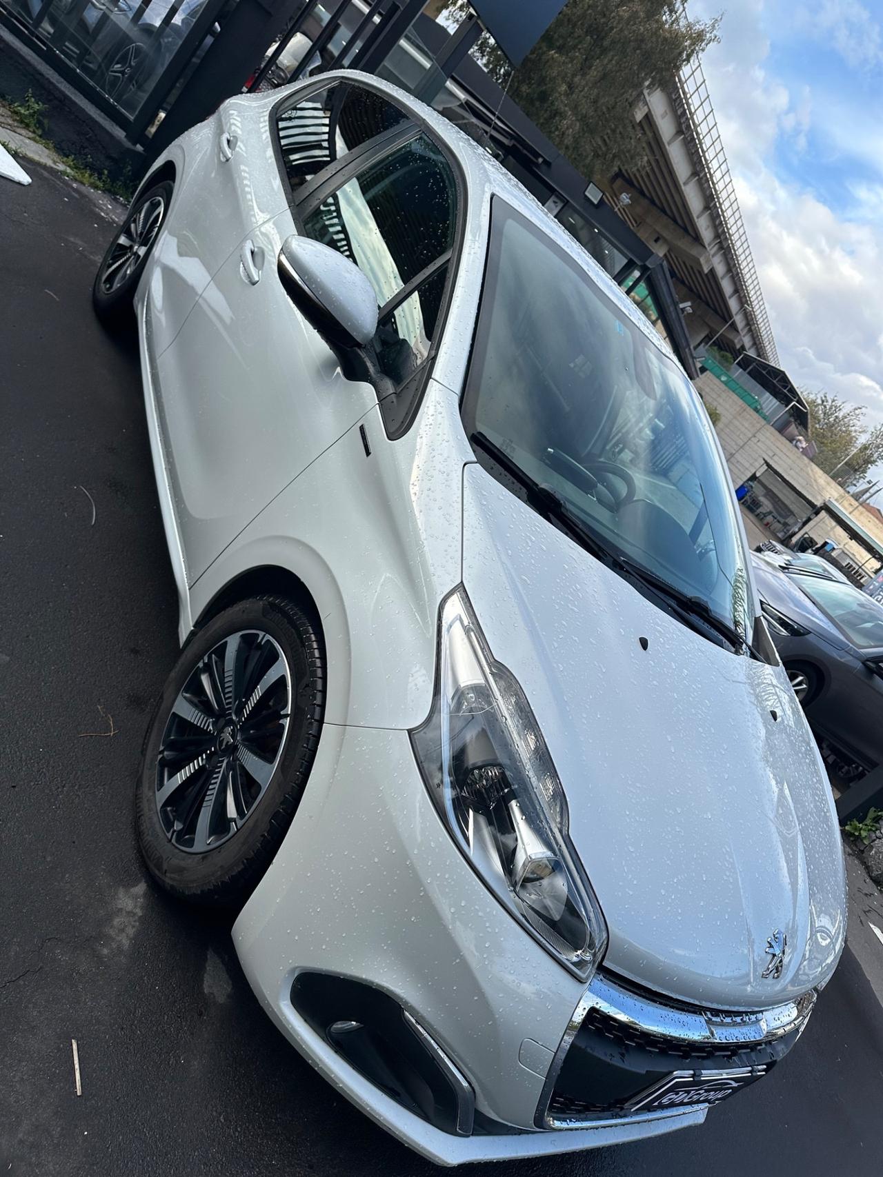 Peugeot 208 PureTech 82 5 porte Signature