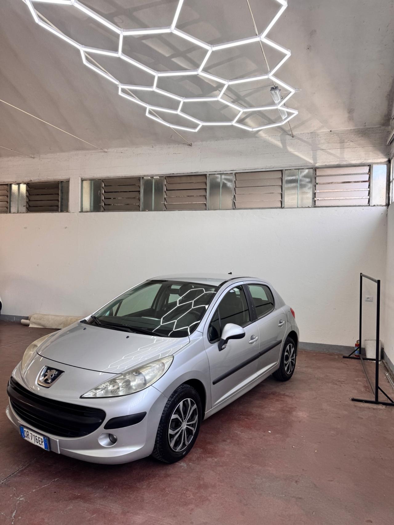 Peugeot 207 1.4 8V 75CV 5p. Neopatentati