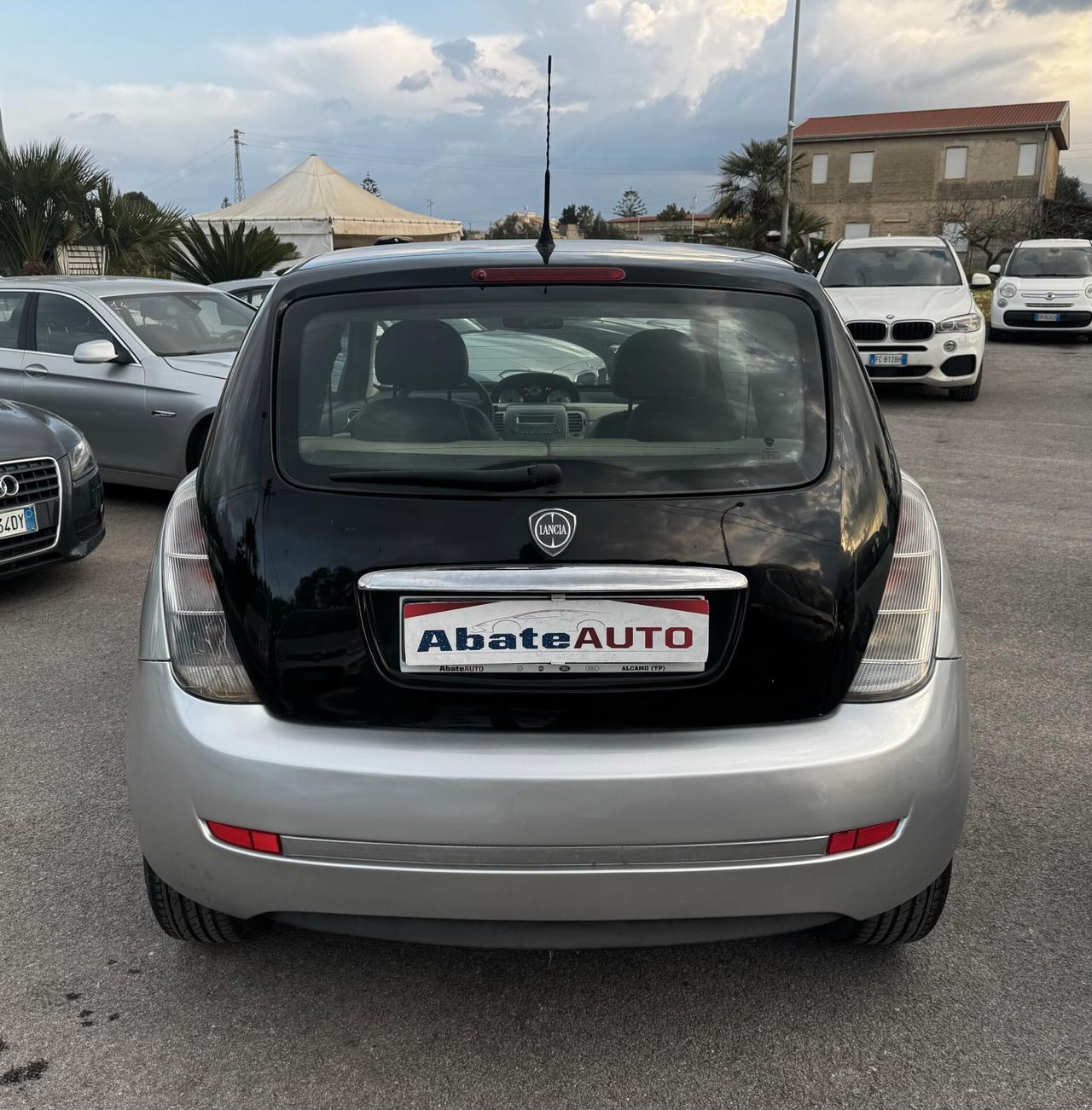 Lancia Ypsilon 1.3 MJT 75 CV Oro