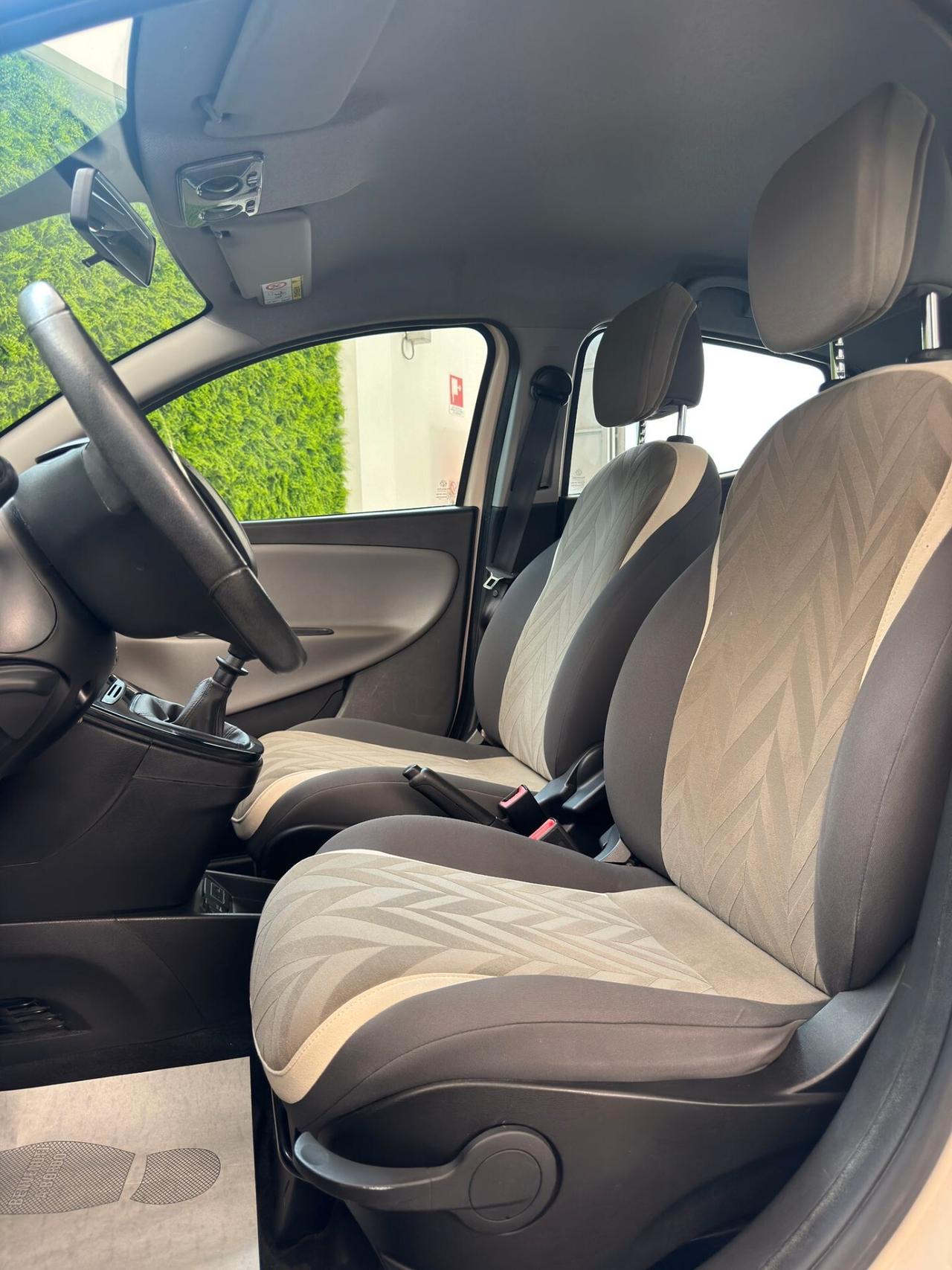 Lancia Ypsilon 1.2 69 CV 5 porte Platinum