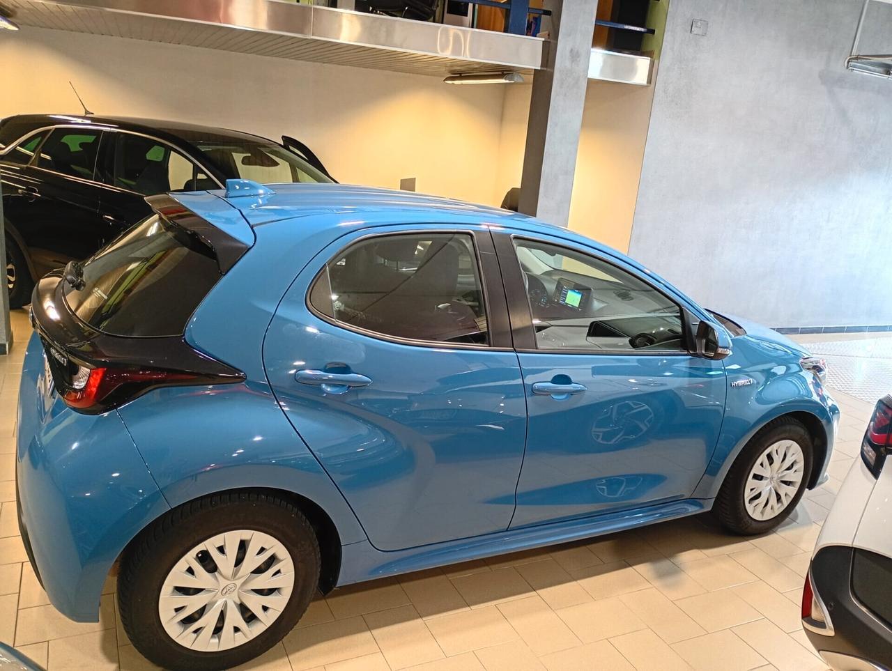 Toyota Yaris Hybrid Business 1.5 Automatico