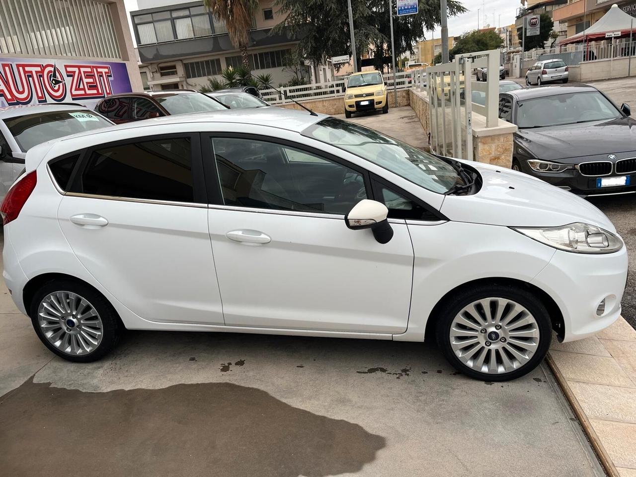 Ford Fiesta 1.4 TDCi 68CV 5 porte Titanium