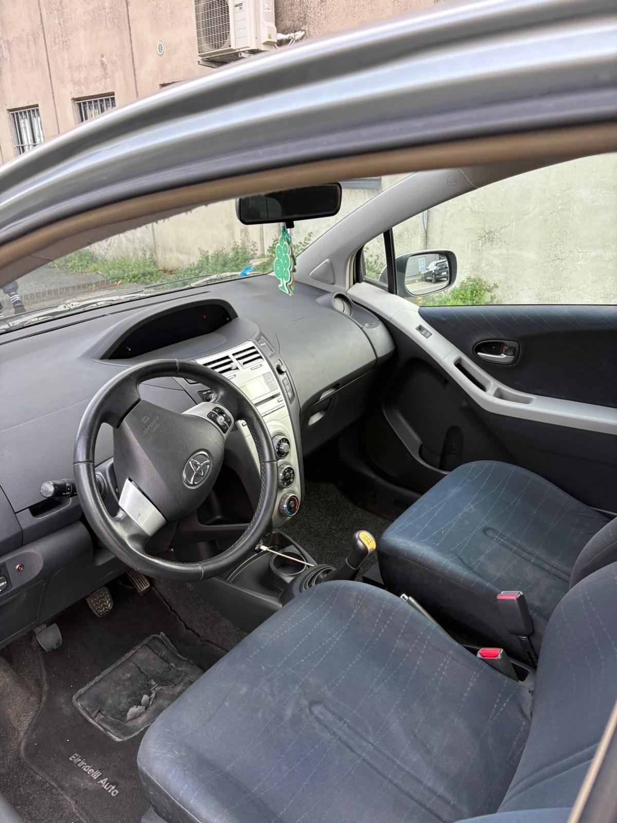 TOYOTA YARIS 1.3benz