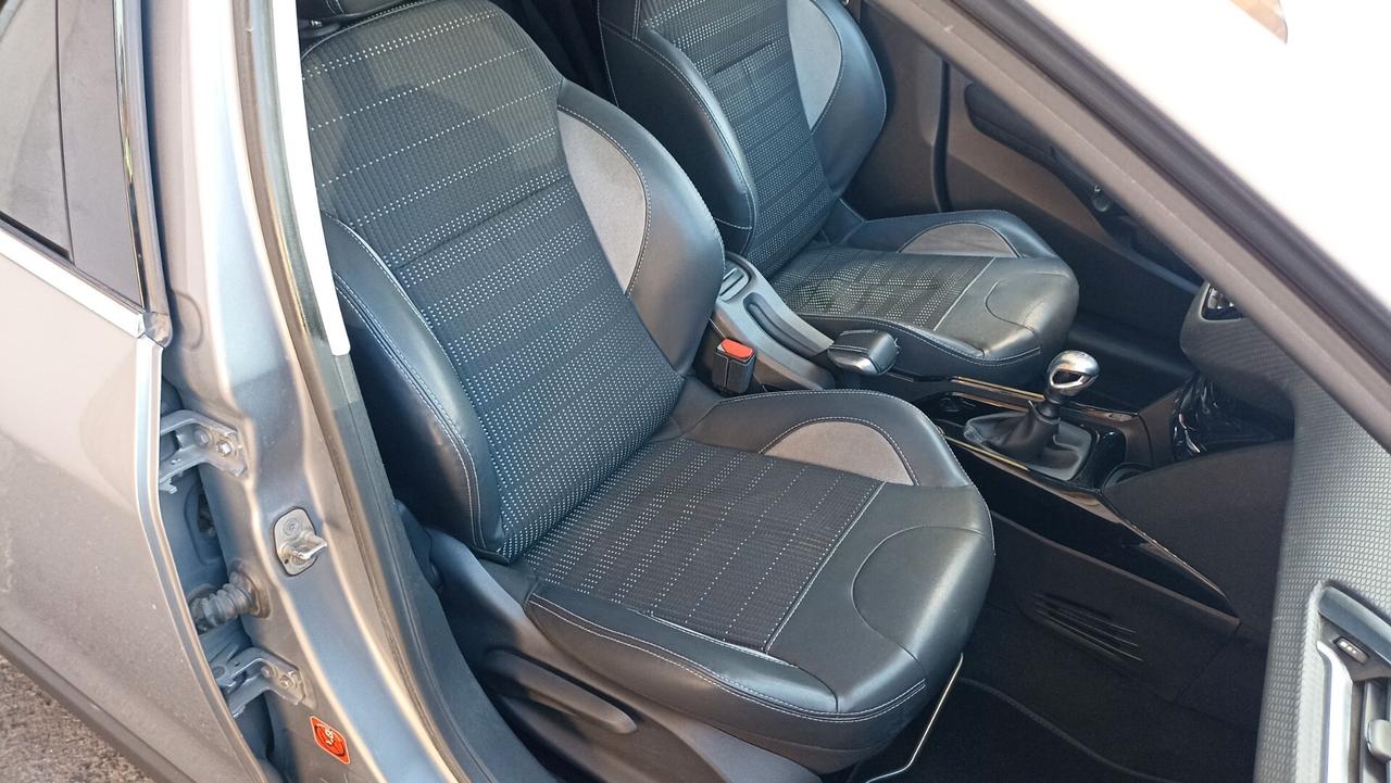 Peugeot 2008 BlueHDi 120 S&S Allure