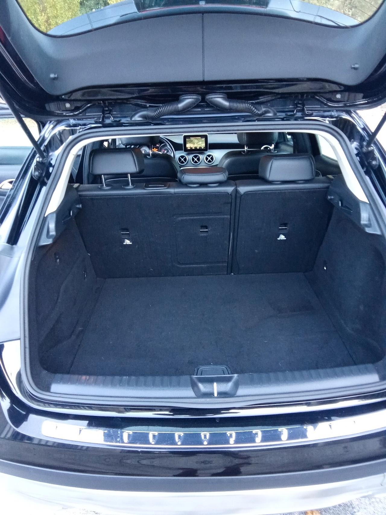 Mercedes-benz GLA 180 d 017