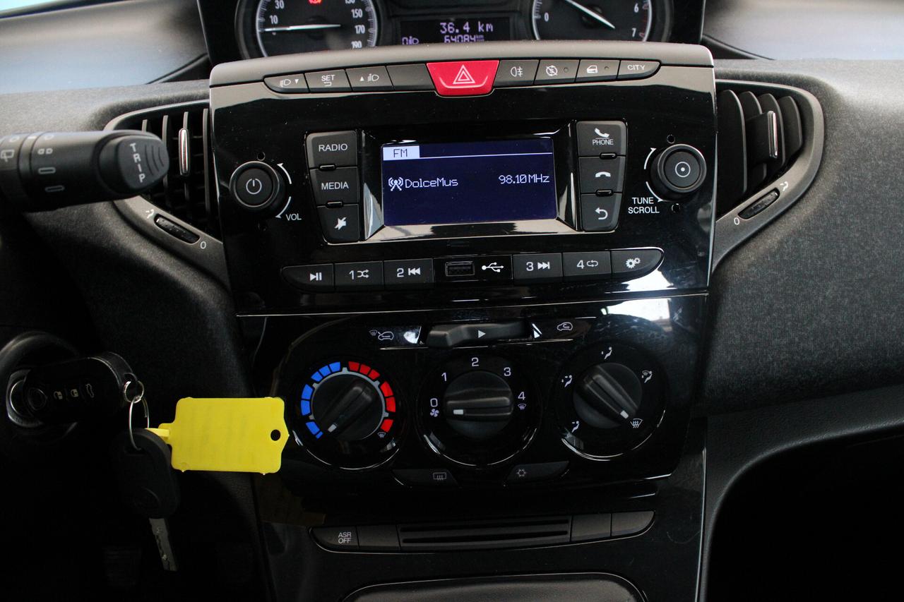 Lancia Ypsilon 1.0 FireFly 5 porte S&S Hybrid Ecochic Silver