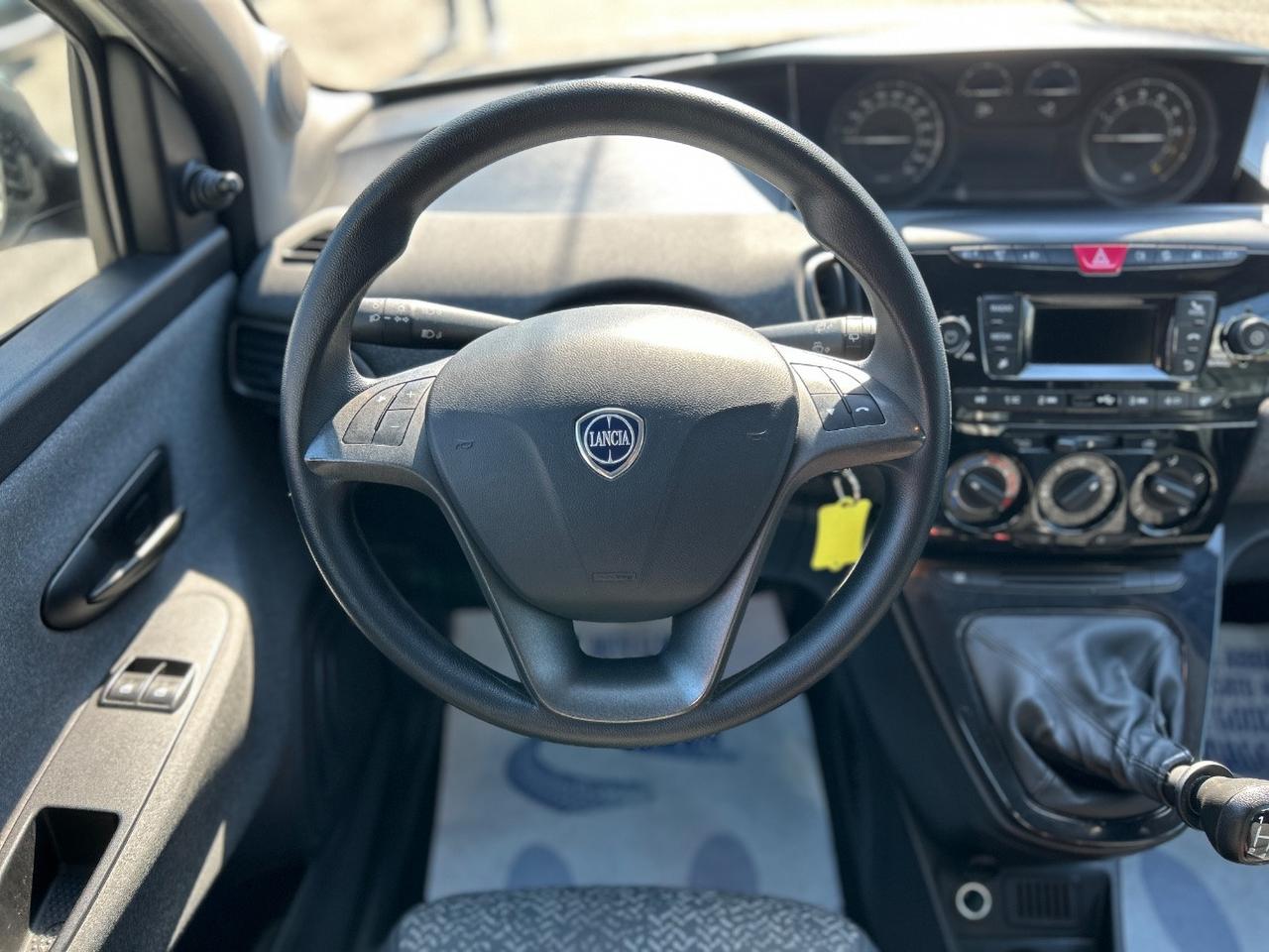 Lancia Ypsilon 1.0 firefly hybrid Silver s&s 70cv