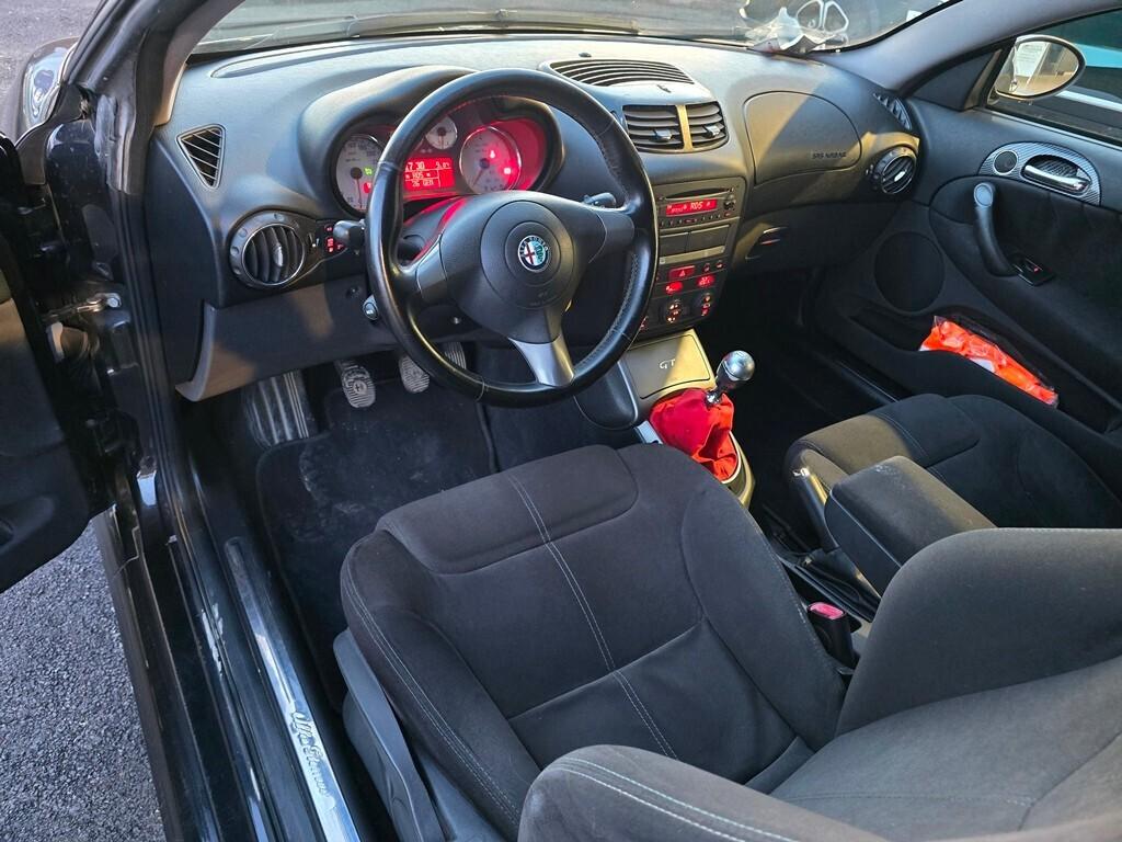 Alfa Romeo GT 1.9 JTDM 150CV Black Line DA COLLEZI