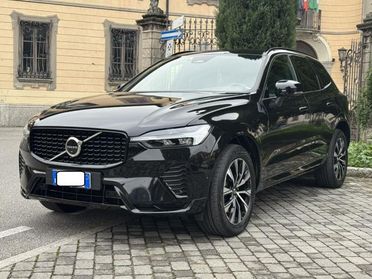 VOLVO XC60 B4 (d) AWD automatico Plus Dark