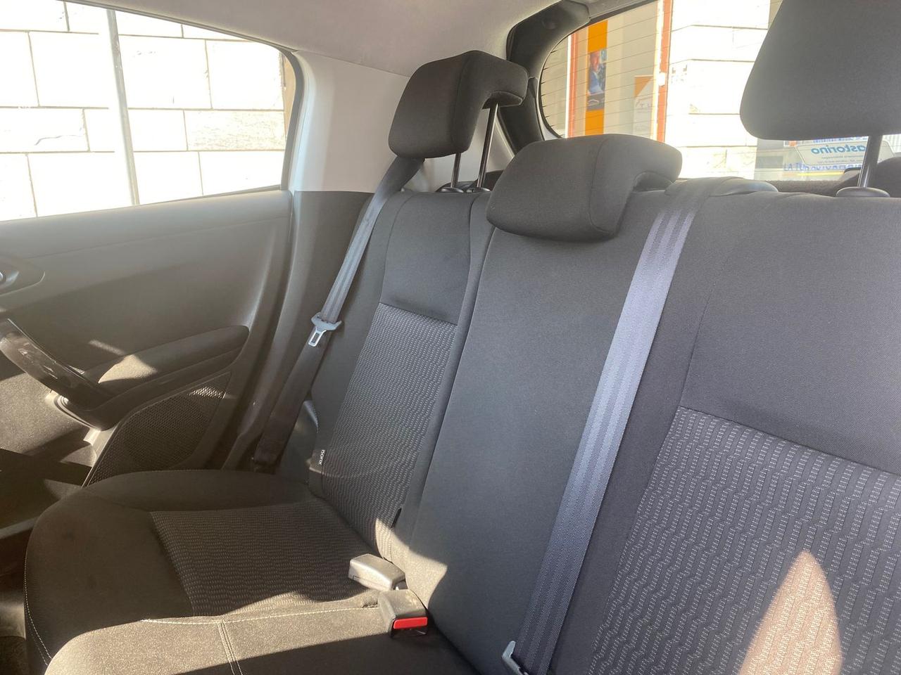 Peugeot 208 life #11893