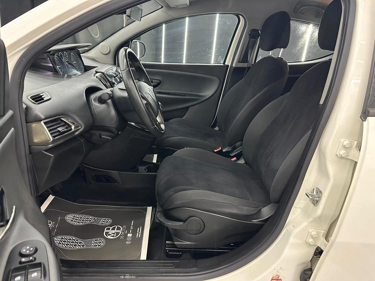 Lancia Ypsilon III 2011 1.2 8v Platinum