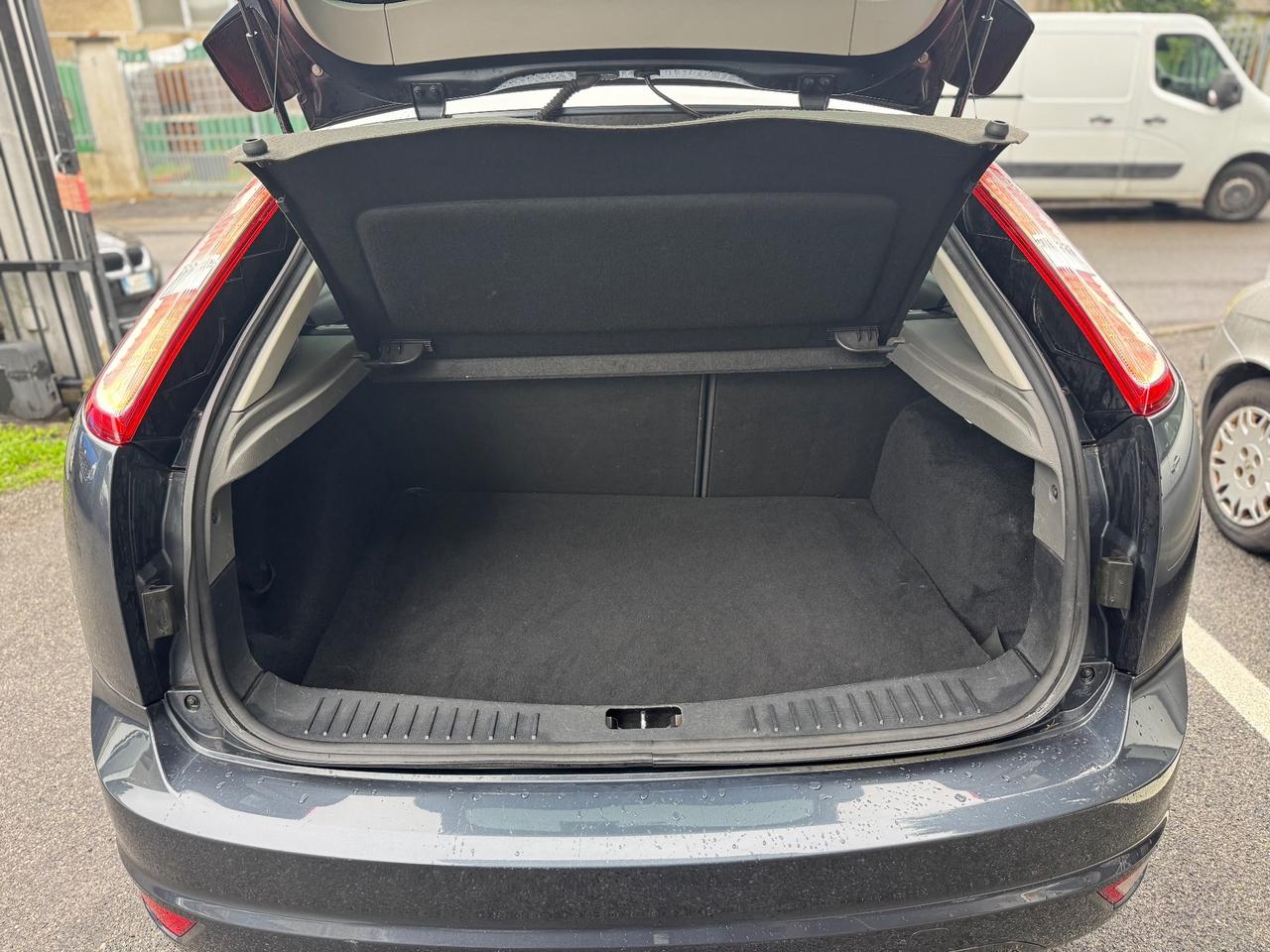 Ford Focus 1.6 (115CV) 5p. Bz.- GPL Titanium