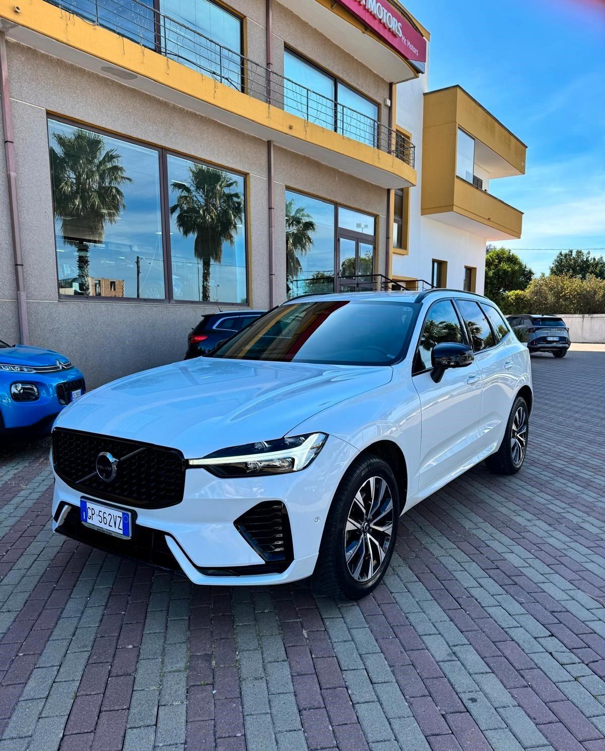 Volvo XC60 2.0 AWD automatico Ultimate Dark
