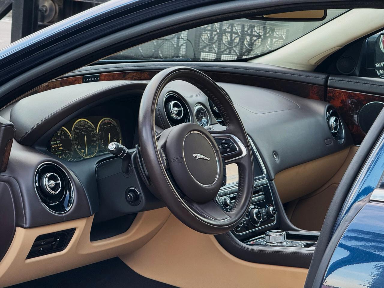 Jaguar XJ 3.0d V6 Portfolio 275CV TETTO