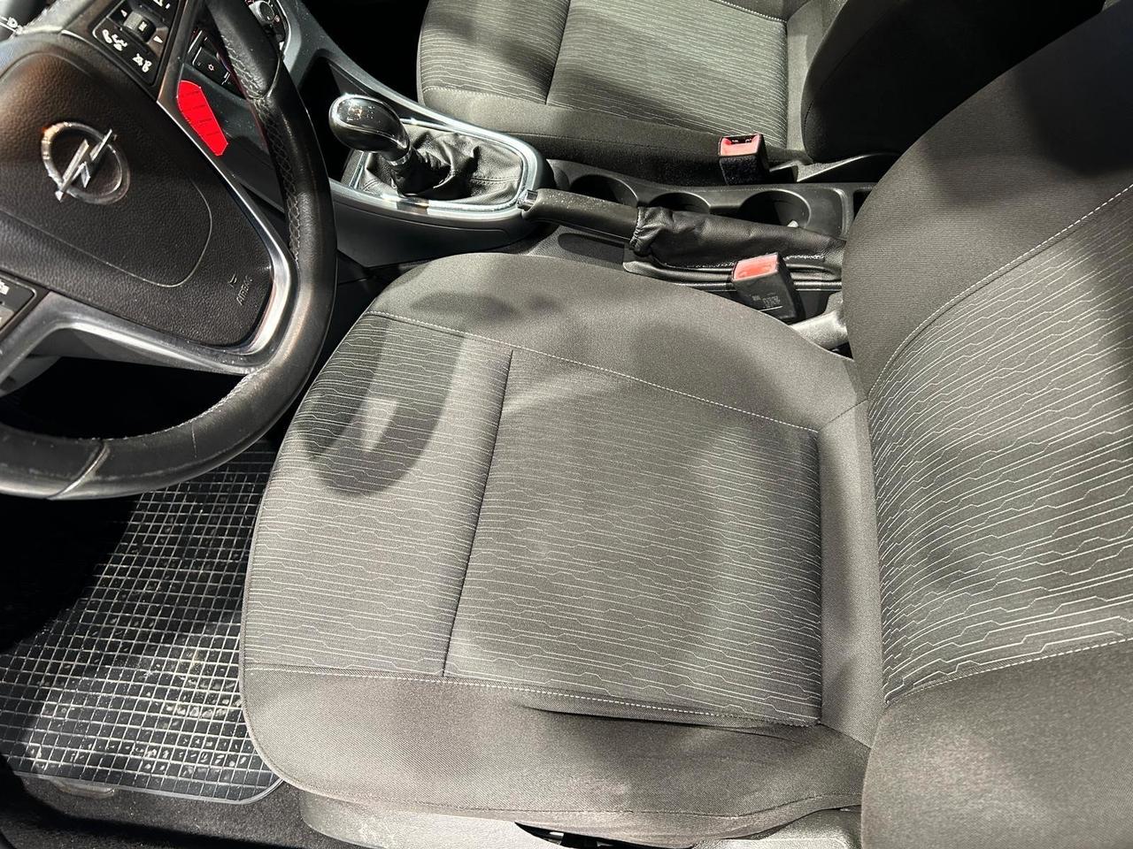 Opel Astra 1.7 CDTI - 2013