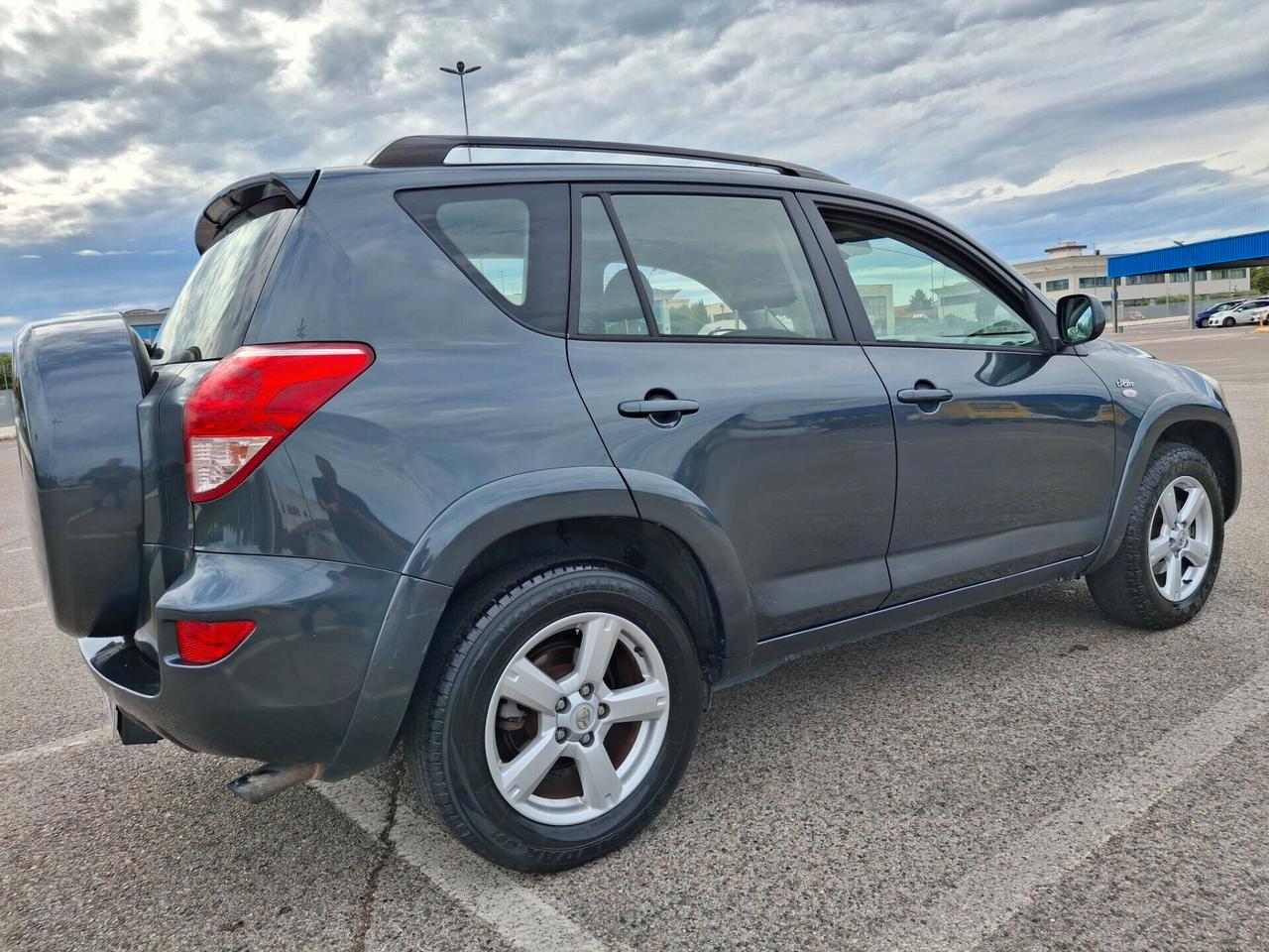 Toyota RAV 4 2.2 D-4D-DIESEL*PERFETTA*