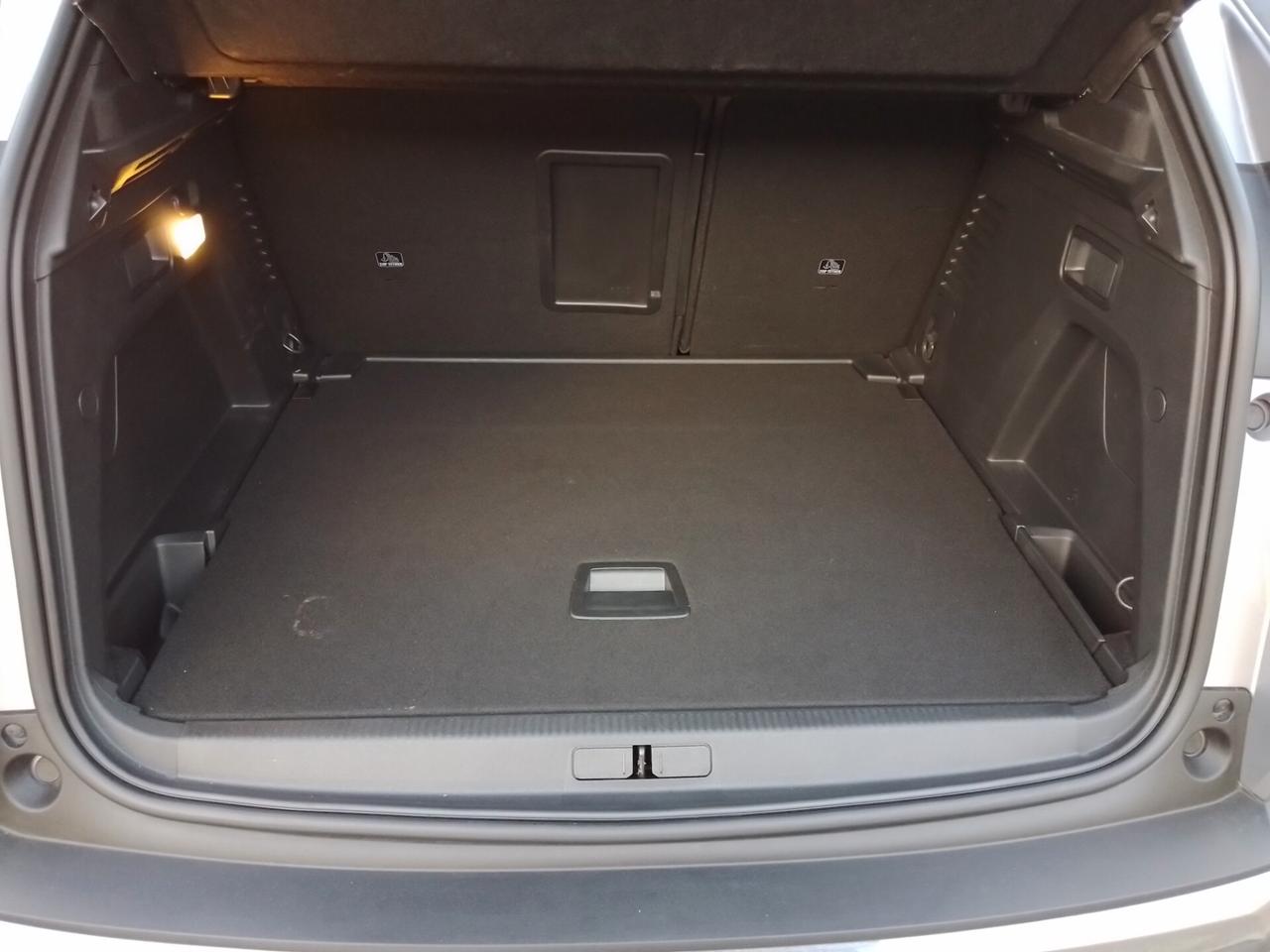 Peugeot 3008 ALLURE PACK 1.5 HDi 130cvEAT8 NAV+RETROCAM. 2023