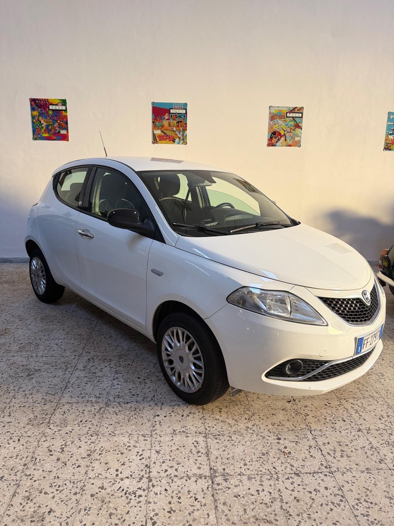 Lancia Ypsilon