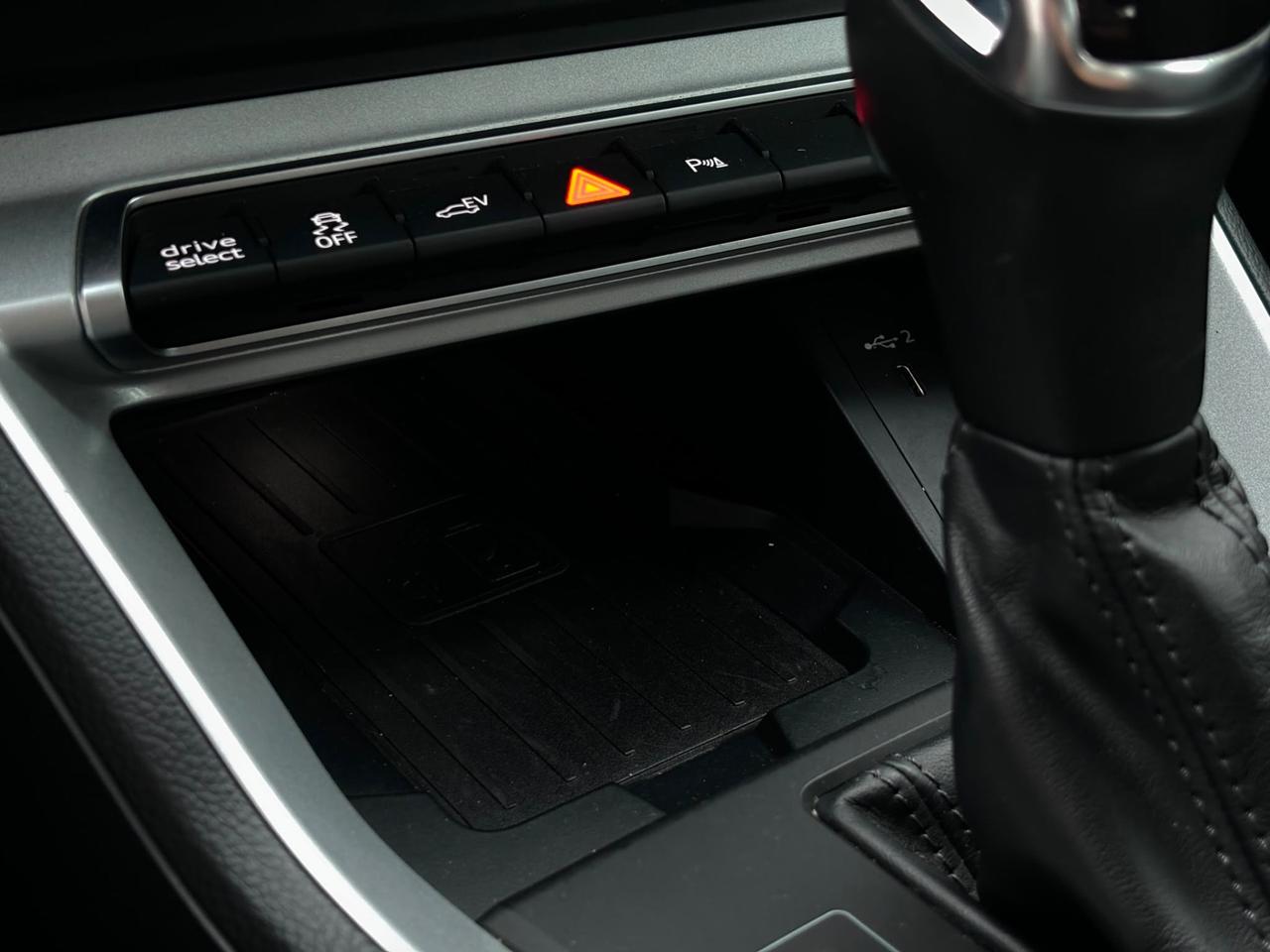 Audi Q3 45 TFSI e S tronic Business