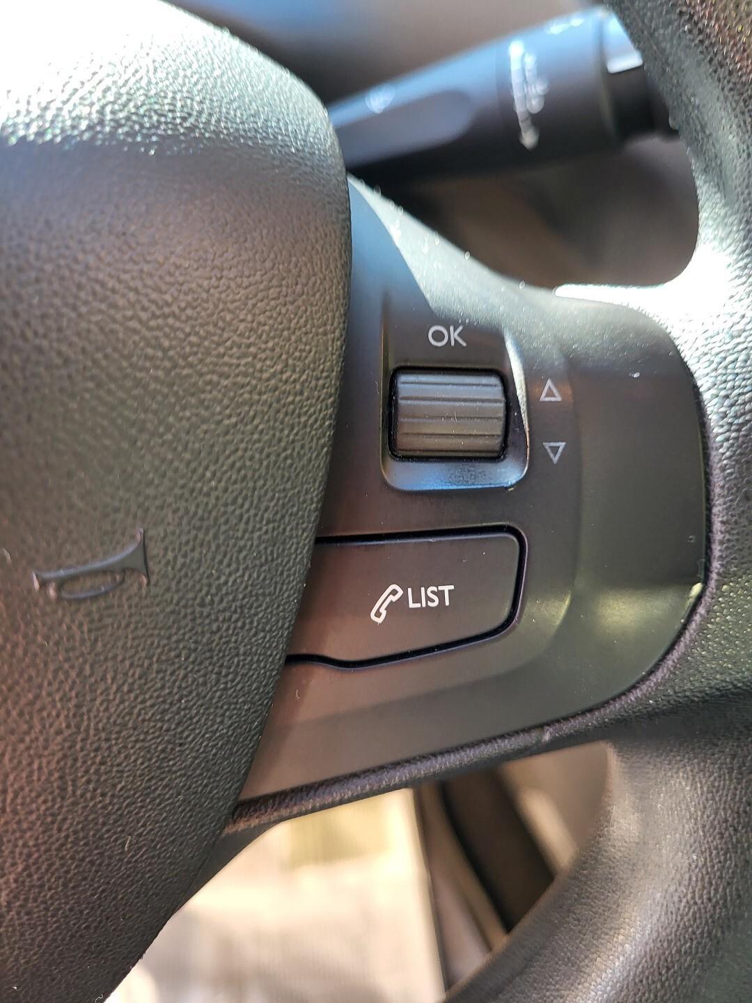 PEUGEOT 208 1,4 HDI-UNICA PROPRIETAR-4 REVISIONI